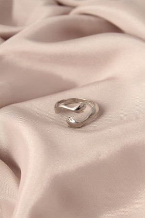 Ayarlamalı Gümüş Renk Metal Sarılan Eller Model Kadın Yüzük - TJ-BYK2135