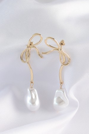 Pirinç Gold Renk Fiyonk Model İnci Taşlı Uzun Küpe - TJ-BKP8923 Pirinç Gold Renk Fiyonk Model İnci Taşlı Uzun Küpe - TJ-BKP8923