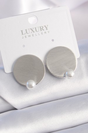 Pirinç Gümüş Renk Plaka Model İnci Detay Kadın Küpe - TJ-BKP9526 Pirinç Gümüş Renk Plaka Model İnci Detay Kadın Küpe - TJ-BKP9526