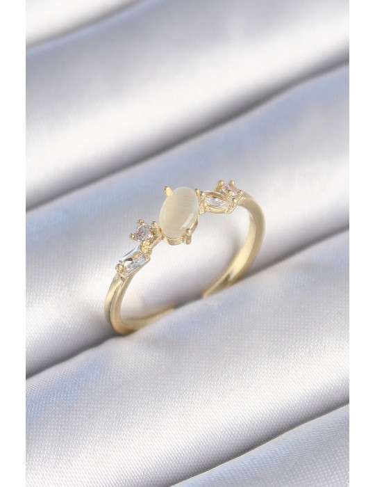 Pirinç Gold Renk Zirkon Taşlı Oval Beyaz Mineli Kadın Yüzük - TJ-BYK3444