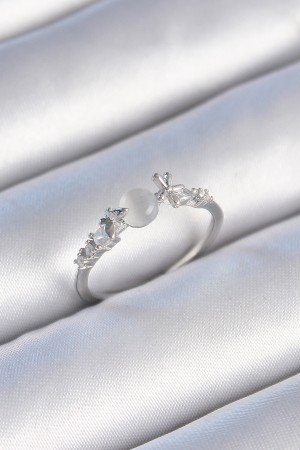 Pirinç Gümüş Renk Zirkon Taşlı Beyaz Mineli Detay Kadın Yüzük - TJ-BYK3463