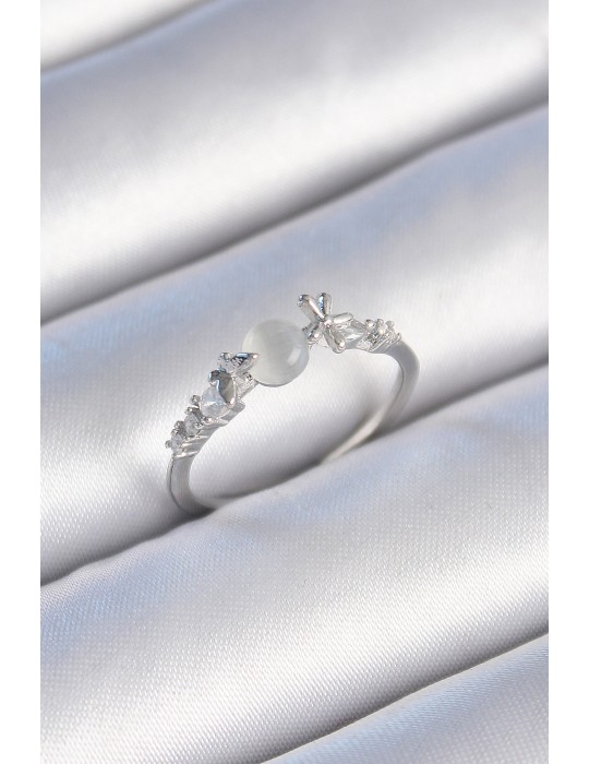 Pirinç Gümüş Renk Zirkon Taşlı Beyaz Mineli Detay Kadın Yüzük - TJ-BYK3463