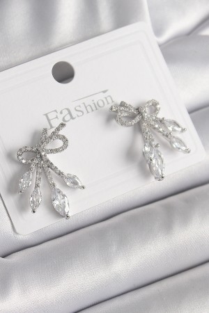 Pirinç Gümüş Renk Zirkon Taşlı Düğüm Model Damla Zirkon Taşlı Kadın Küpe - TJ-BKP9972 Pirinç Gümüş Renk Zirkon Taşlı Düğüm Model Damla Zirkon Taşlı Kadın Küpe - TJ-BKP9972