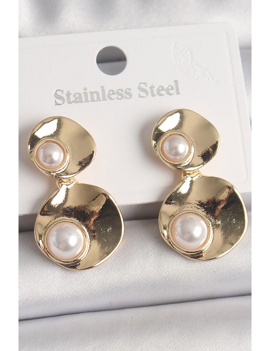 Pirinç Gold Renk Sallantı İnci Detaylı Daire Plaka Model Kadın Küpe - TJ-BKP10077