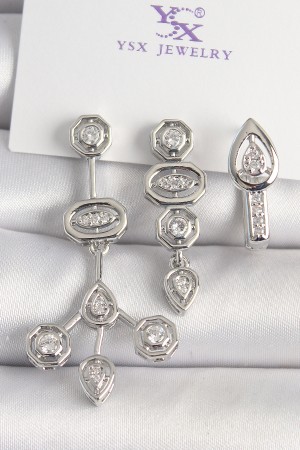 Pirinç Gümüş Renk Zirkon Taşlı Geometrik Model 3'Lü Kadın Kombin Küpe - TJ-BKP10434 Pirinç Gümüş Renk Zirkon Taşlı Geometrik Model 3'Lü Kadın Kombin Küpe - TJ-BKP10434