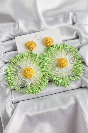 Yeşil Püsküllü Papatya Figürlü Hasır Örgü Model Gold Renk Kadın Küpe - TJ-BKP10733