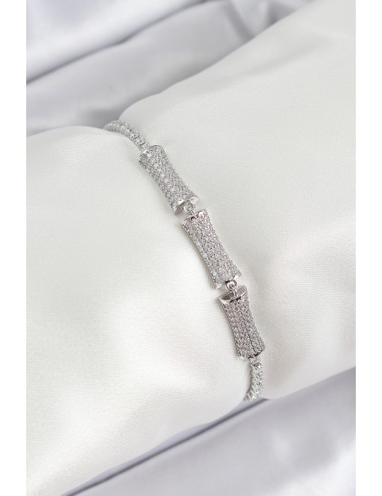 Pirinç Gümüş Renk Zirkon Taşlı Kemik Model Kadın Bileklik - TJ-BB7071