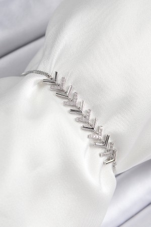 Pirinç Zirkon Taşlı Sıralı Ok Model Gümüş Renk Asansörlü Kadın Bileklik - TJ-BB7456 Pirinç Zirkon Taşlı Sıralı Ok Model Gümüş Renk Asansörlü Kadın Bileklik - TJ-BB7456