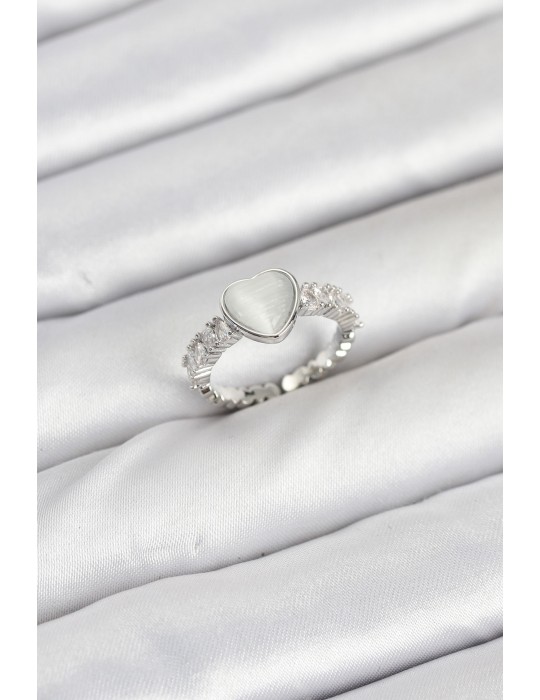 Pirinç Gümüş Renk Zirkon Taşlı Kalpli Kadın Yüzük - TJ-BYK3857