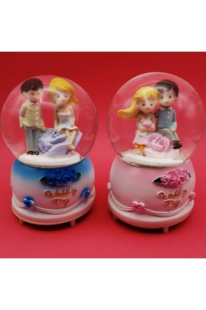 Müzikli Püskürtmeli Büyük Boy Kar Küresi Müzikli Püskürtmeli Büyük Boy Kar Küresi