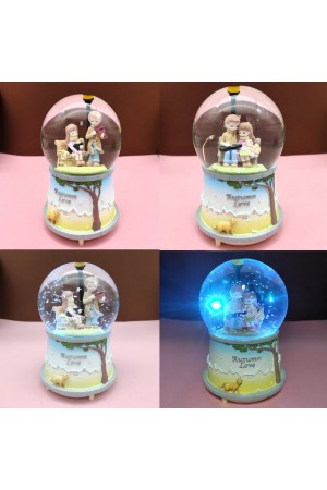 Büyük Boy Bankta Oturan Sevgili Kar Küresi