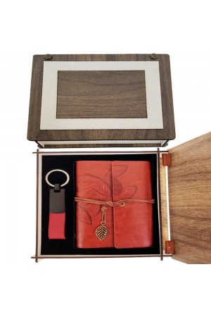 Özel Ahşap Kutulu Kahve Deri Defter ve Anahtarlık Set Özel Ahşap Kutulu Kahve Deri Defter ve Anahtarlık Set
