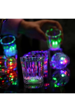 LED Işıklı Eğlence Bardakları - 3 Modlu Renk Değiştiren Bardak 12 Adet LED Işıklı Eğlence Bardakları - 3 Modlu Renk Değiştiren Bardak 12 Adet