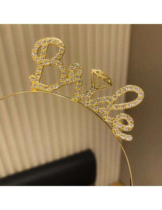 Altın Renkli Taşlı “Bride” Gelin Tacı – El Yazısı Yazı Tipiyle